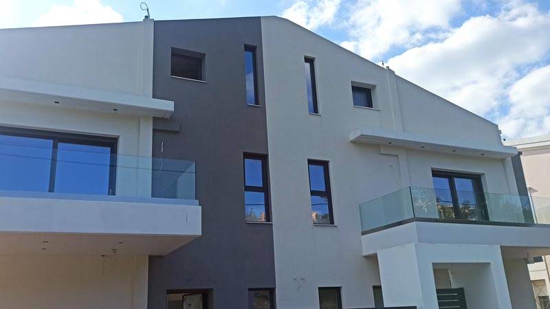 Συγκρότημα δύο νέων κατοικιών με σοφίτα, υπόγειο και πισίνα / Διώνη