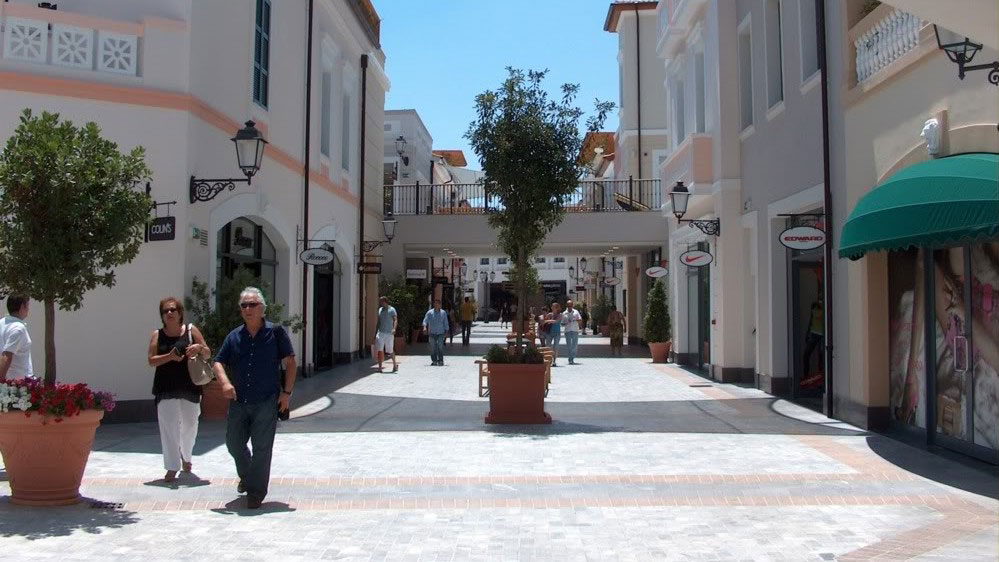 Eμπορικό πάρκο McArthur Glen / Σπάτα
