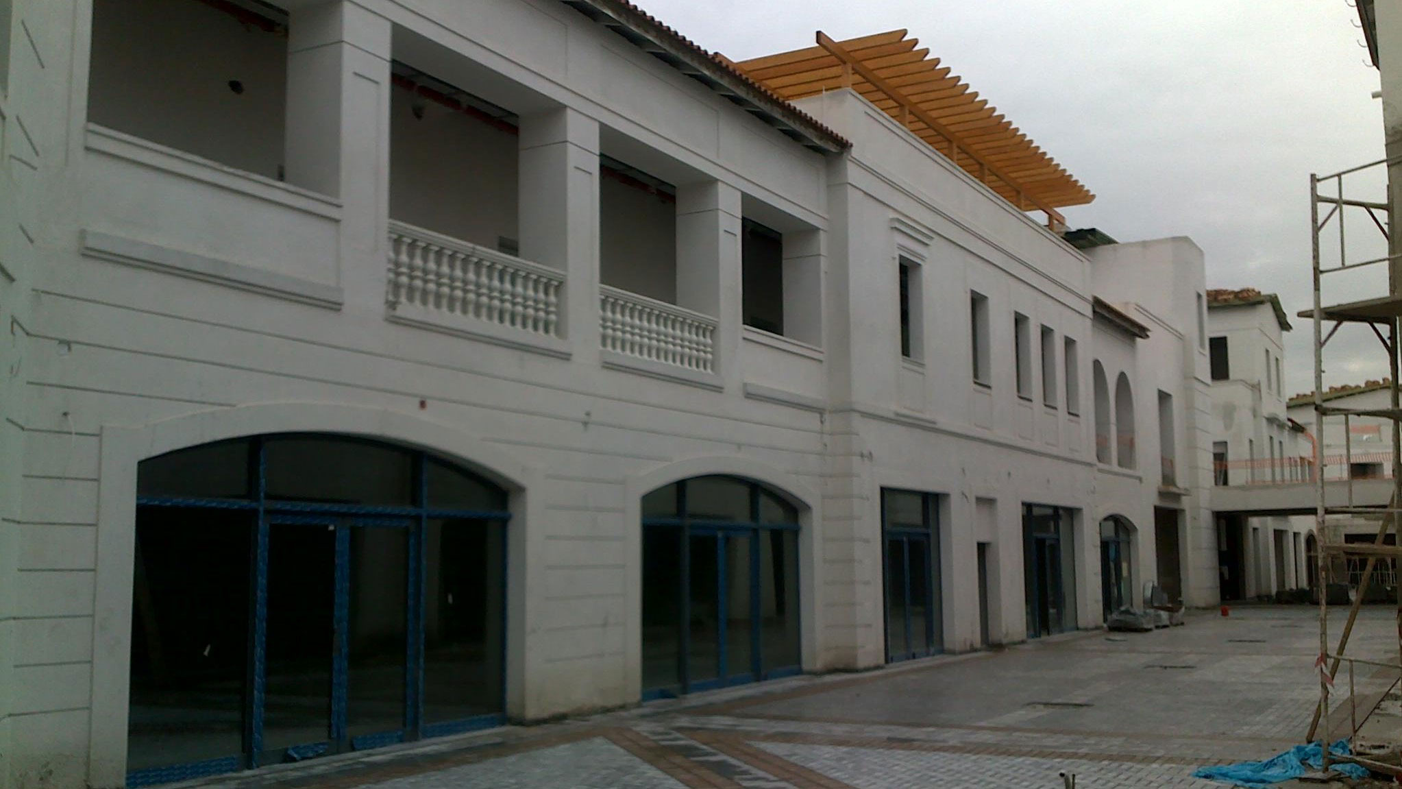 Eμπορικό πάρκο McArthur Glen / Σπάτα