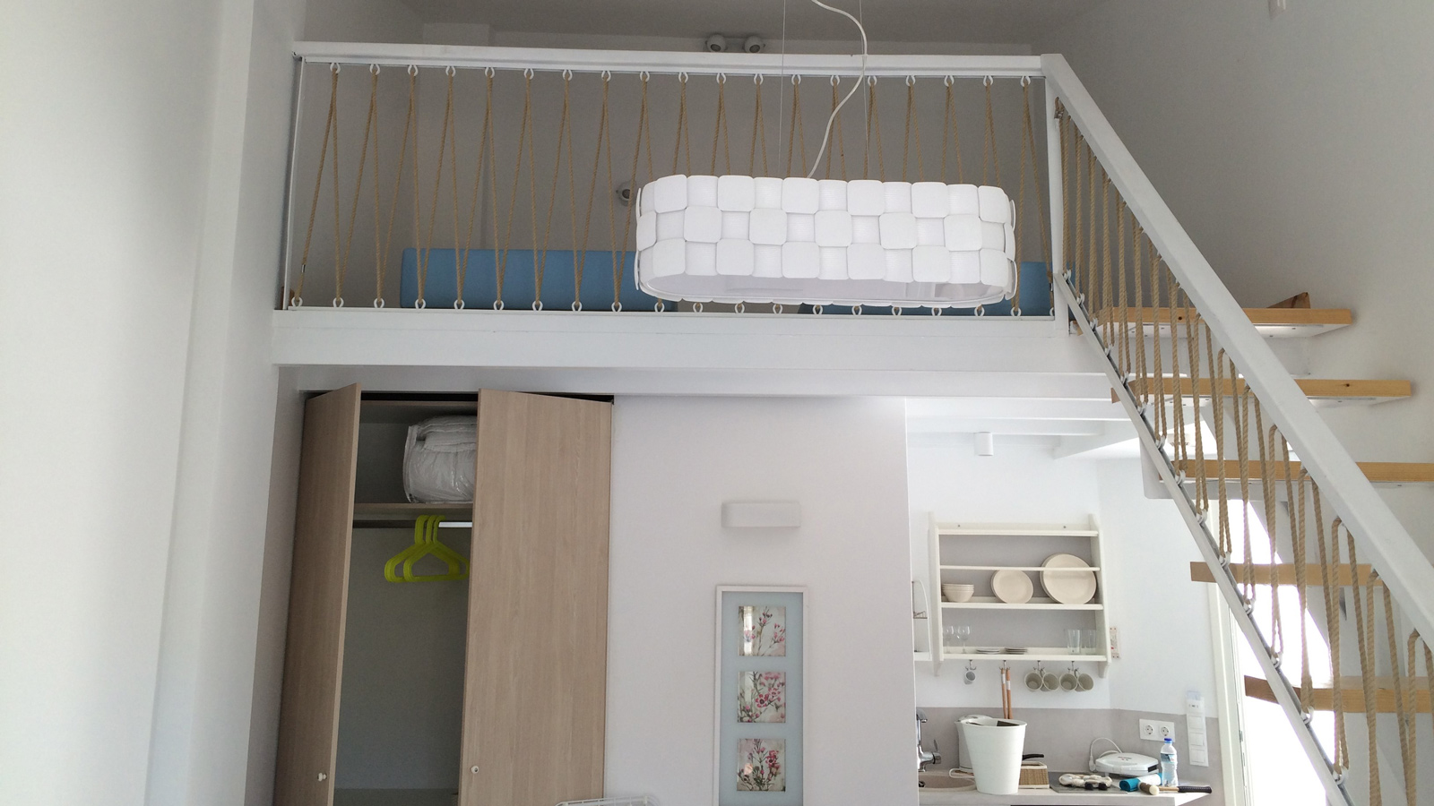 Συγκρότημα επιπλωμένων διαμερισμάτων με πολλαπλούς χώρους / Άνδρος