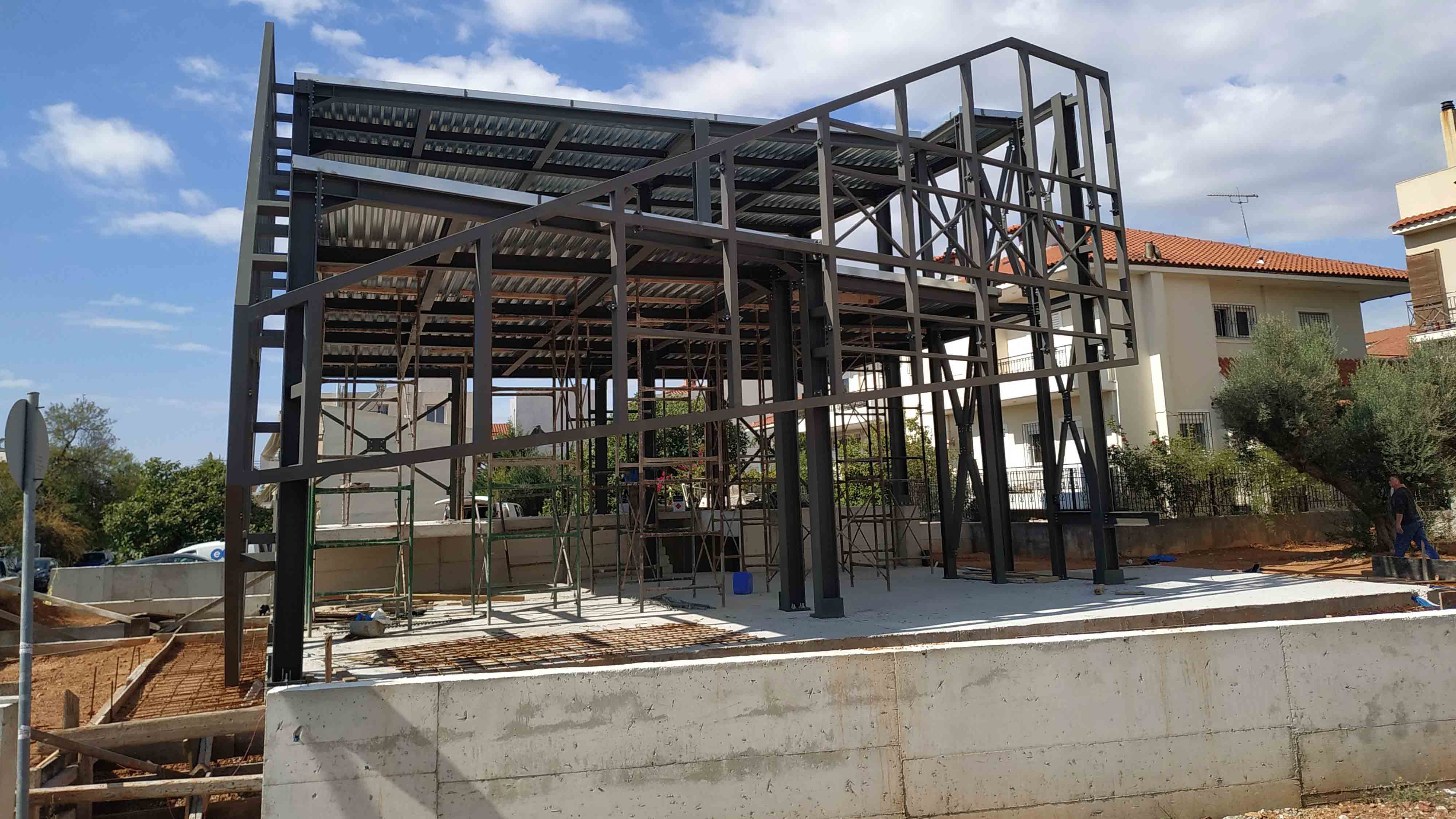 Δύο διώροφα κτίρια με ενιαίο υπόγειο στο Χαλάνδρι