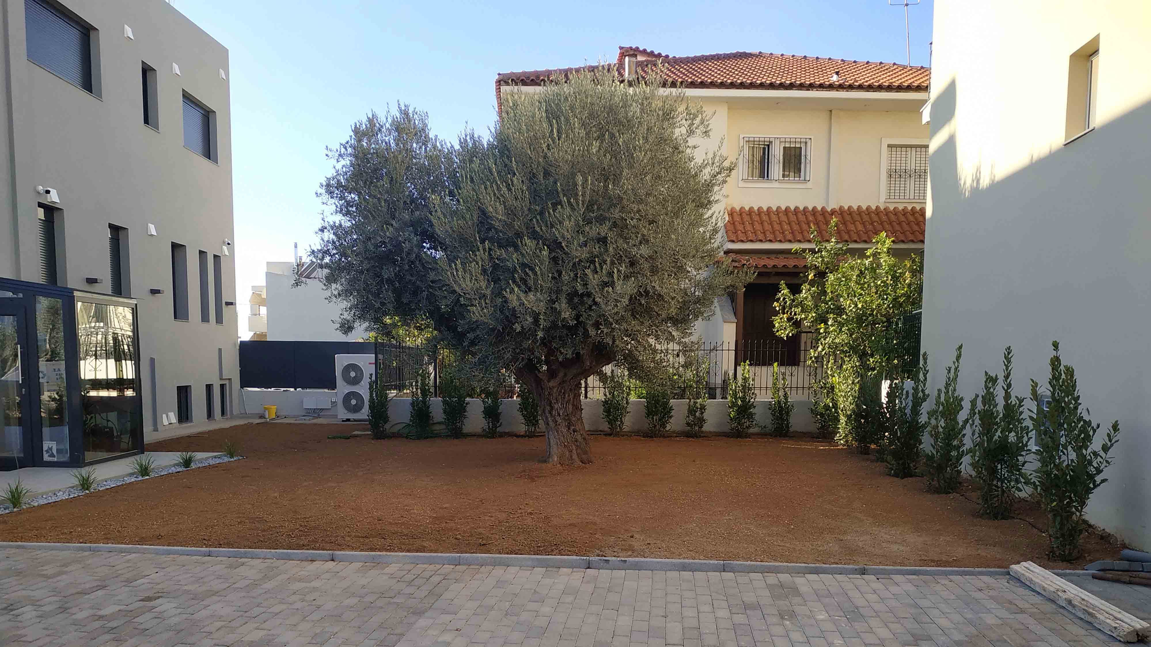 Δύο διώροφα κτίρια με ενιαίο υπόγειο στο Χαλάνδρι