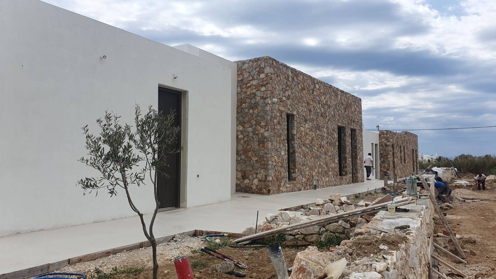 Δύο ισόγειες κατοικίες / ΠΑΡΟΣ
